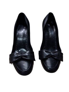 Chanel Vintage 2000s Leather Ribbed Toe Bow Pumps EU 38 Heel 3.75" MSRP $1050